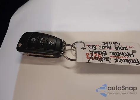 2019 Audi Q3 2.0T S Line Premium из США, поврежденный, VIN WA1EECF30K1071135